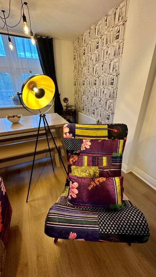Stylish & Cosy - Flat 6, Osborne Road Apartamento Pontypool Exterior foto